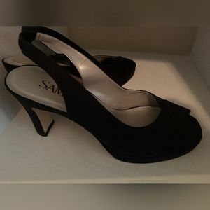 Size: 8.5 Sam and Libby Sling Back Peep Toe Pump